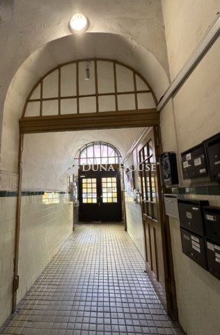 Eladó téglalakás, Budapesten, VIII. kerületben 48 M Ft, 1 szobás