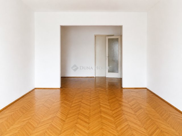 Eladó panellakás, Esztergomban 46.5 M Ft, 2 szobás