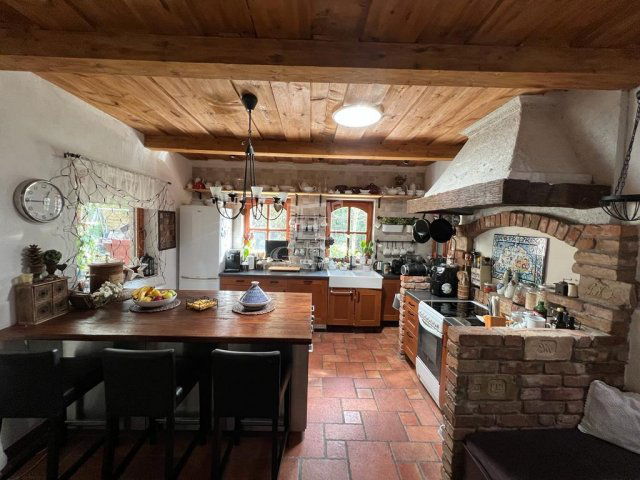 Eladó családi ház, Tordason 149.9 M Ft, 6+2 szobás