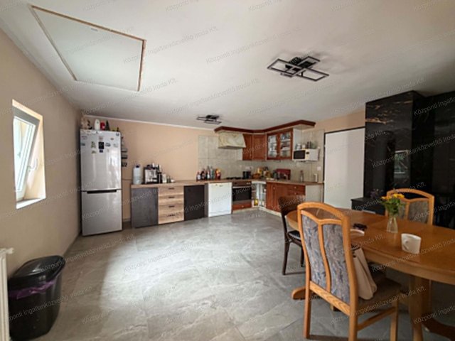 Eladó családi ház, Dunaalmáson 56 M Ft, 2 szobás