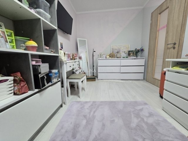 Eladó panellakás, Pécsett 54.9 M Ft, 3 szobás