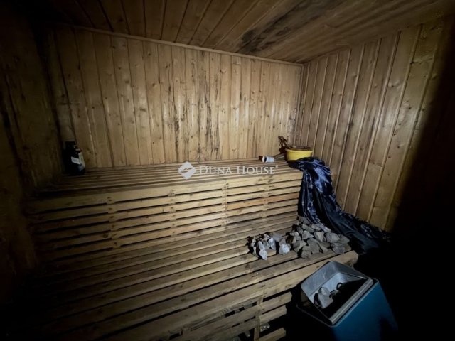 Eladó családi ház, Vácon 89.9 M Ft, 5 szobás