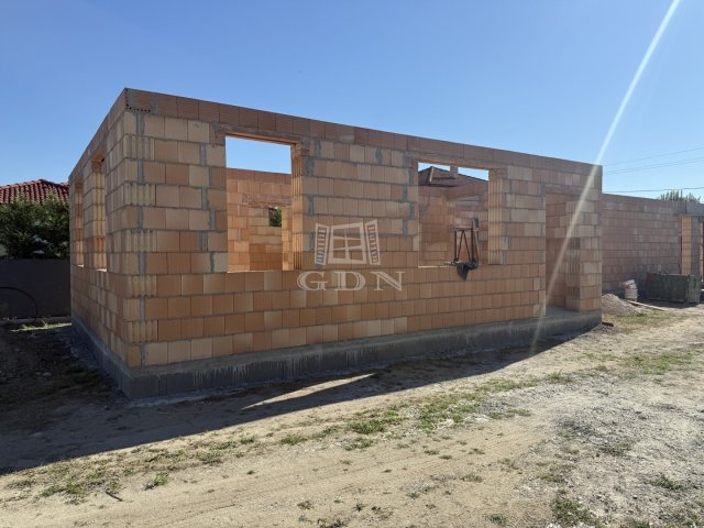 Eladó családi ház, Székesfehérvárott 99.9 M Ft, 4 szobás