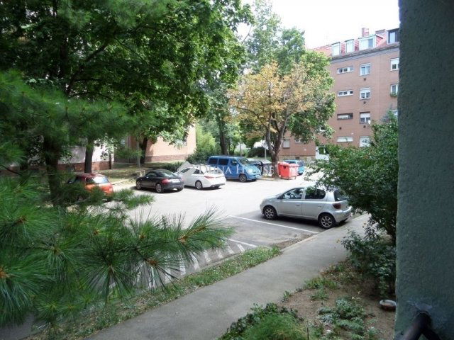 Eladó téglalakás, Pécsett 38 M Ft, 2 szobás