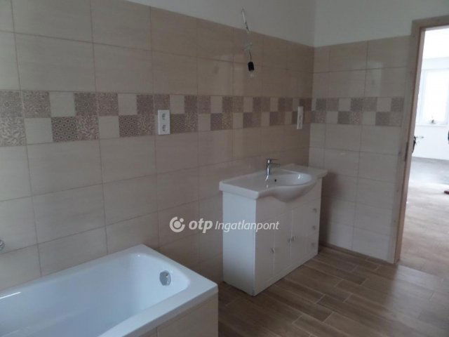 Eladó ikerház, Gödöllőn 94.5 M Ft, 4 szobás