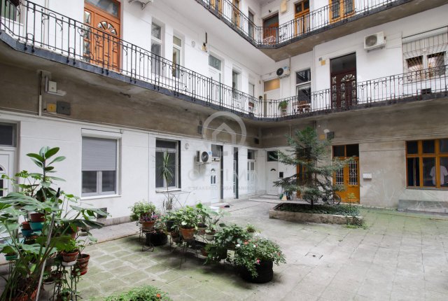 Eladó téglalakás, Budapesten, VII. kerületben 110.9 M Ft