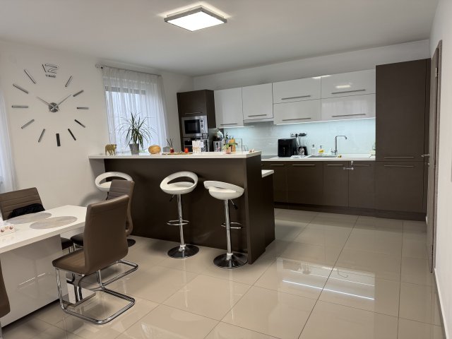 Eladó téglalakás, Vámosszabadin 140 M Ft, 4 szobás