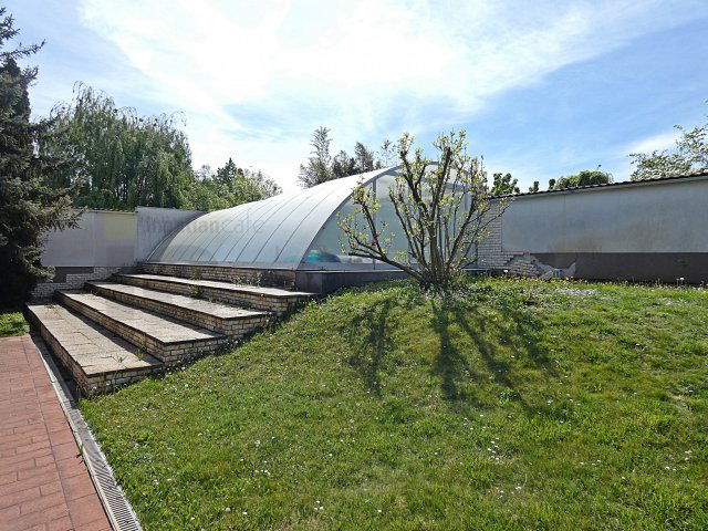 Eladó családi ház, Szegeden 250 M Ft, 7 szobás
