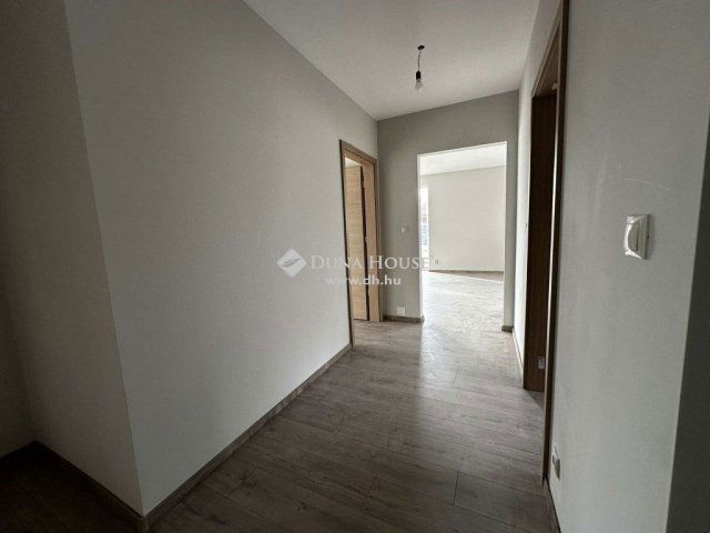 Eladó ikerház, Balatonvilágoson 175.9 M Ft, 4 szobás