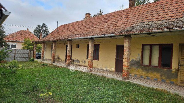 Eladó családi ház, Jászberényben 37.3 M Ft, 3 szobás