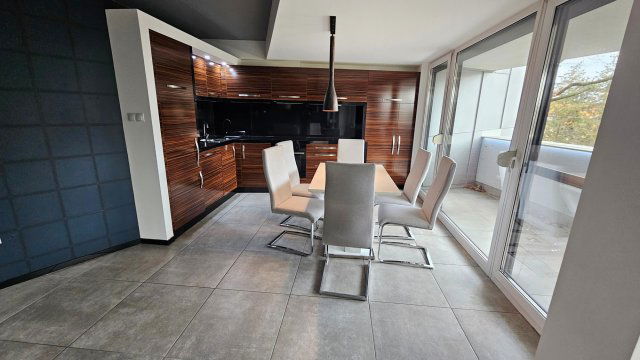 Eladó téglalakás, Szegeden, Árbóc utcában 95 M Ft, 3 szobás