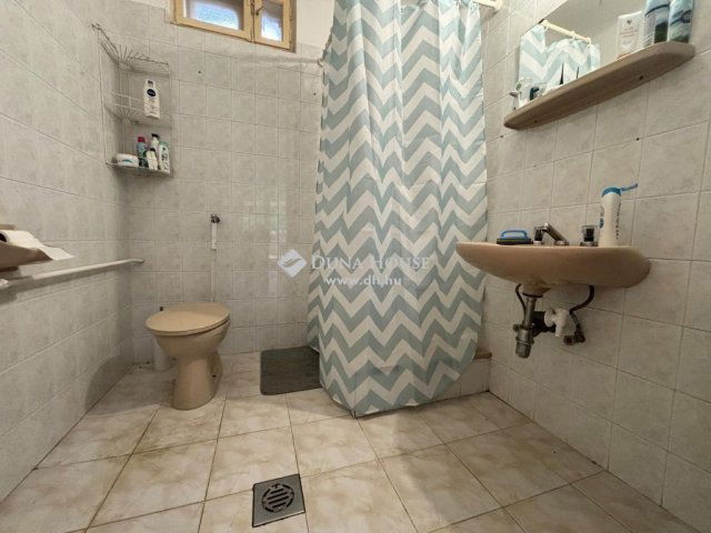 Eladó családi ház, Százhalombattán 85 M Ft, 1 szobás