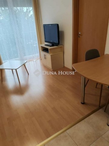 Kiadó téglalakás, albérlet, Pécsett, Fellbach utcában