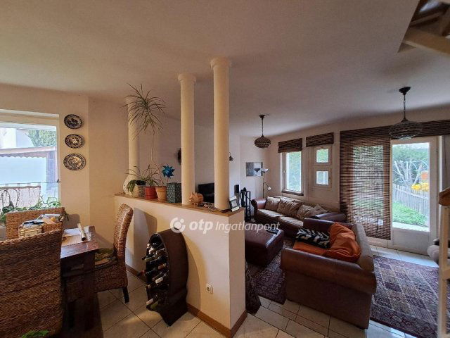 Eladó téglalakás, Szegeden 135 M Ft, 4 szobás