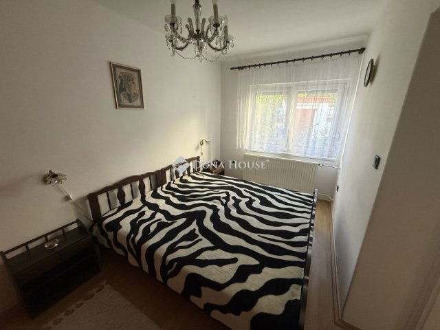 Eladó családi ház, Pécsett 74.99 M Ft, 3+1 szobás