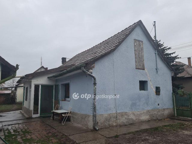 Eladó családi ház, Kiskunlacházán 44.9 M Ft, 5 szobás