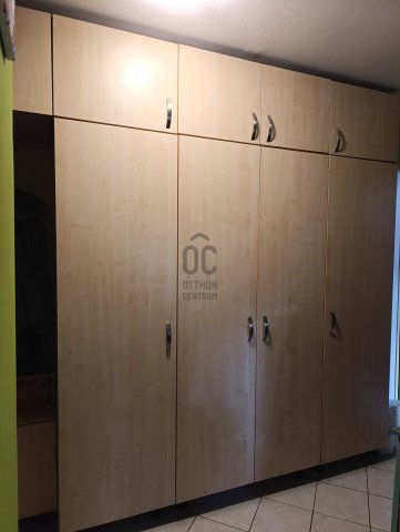 Eladó panellakás, Pécsett 46.4 M Ft, 3 szobás