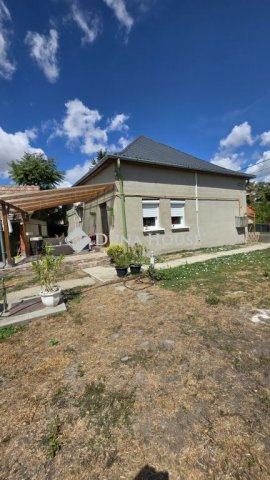 Eladó családi ház, Újszászon 25.5 M Ft, 3 szobás