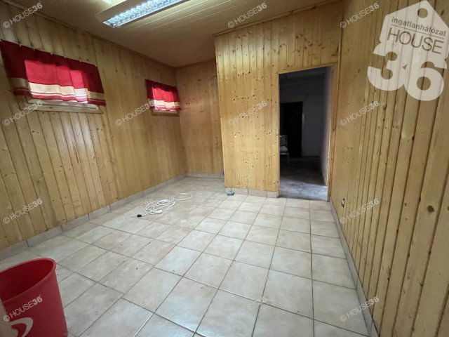 Eladó üzlethelyiség, Dunaegyházán 19 M Ft