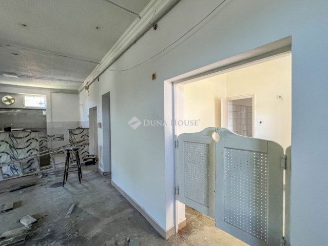 Eladó üzlethelyiség, Budapesten, XX. kerületben 68.9 M Ft