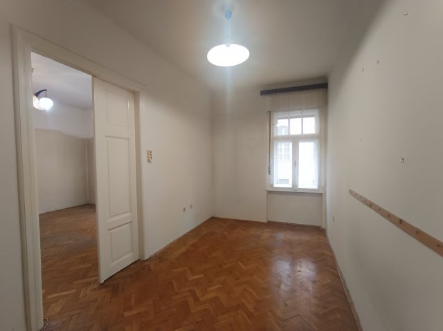 Eladó téglalakás, Pécsett 54 M Ft, 3 szobás