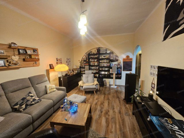 Eladó téglalakás, Komáromban 68.5 M Ft, 2+2 szobás