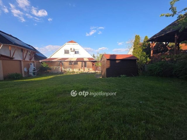Eladó családi ház, Pápán 119 M Ft, 4+2 szobás