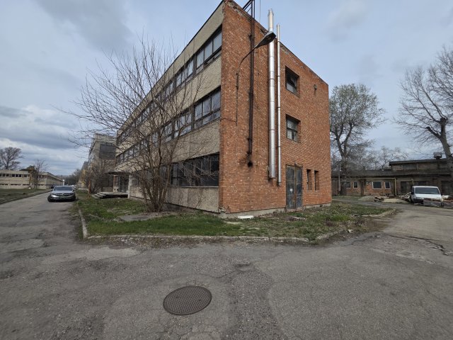 Eladó ipari ingatlan, Szigetszentmiklóson, Gyári úton 650 M Ft