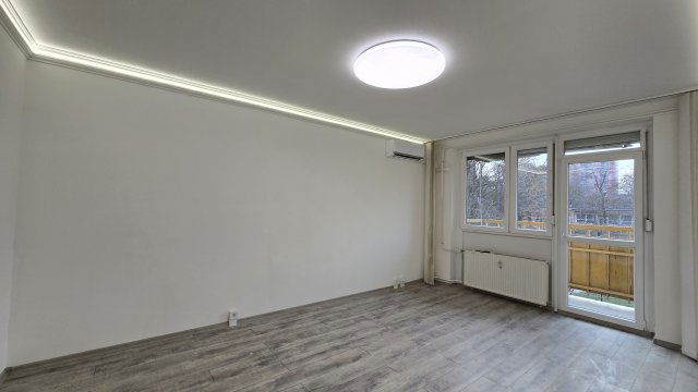 Eladó panellakás, Dunaújvárosban, Tavasz utcában 35.8 M Ft