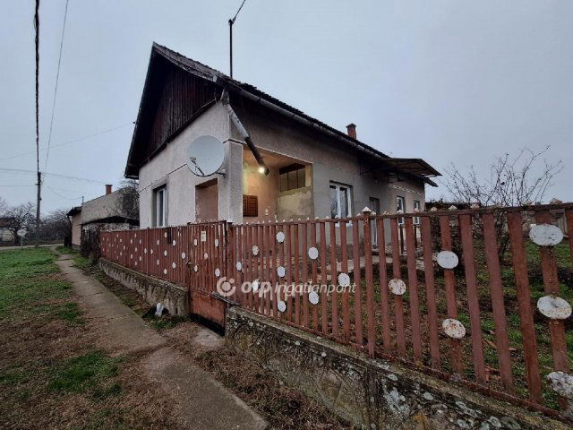 Eladó családi ház, Biharnagybajomban 10.2 M Ft, 1+2 szobás