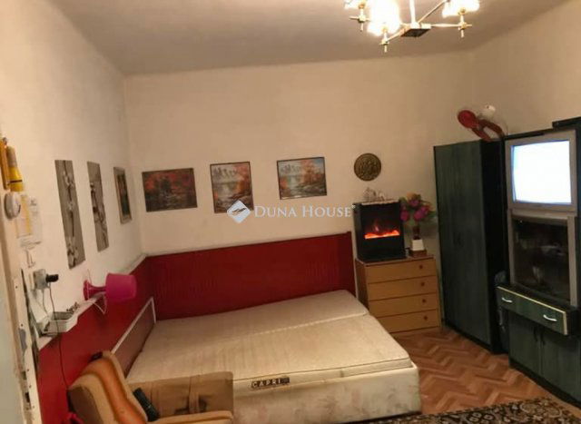 Eladó téglalakás, Tésen 10 M Ft, 1 szobás