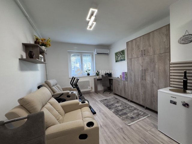 Eladó téglalakás, Komlón 17 M Ft, 1 szobás