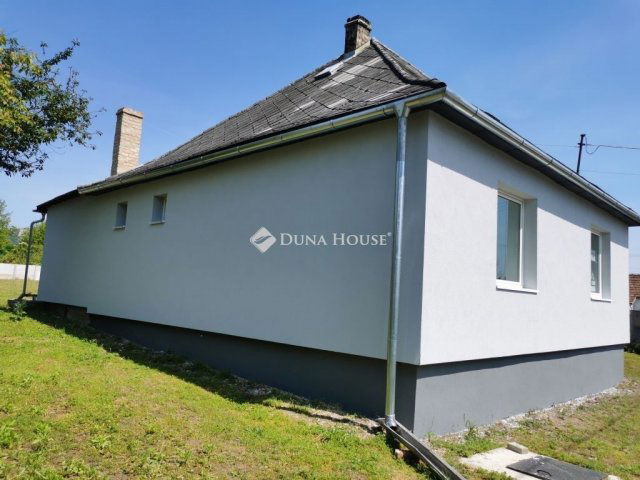 Eladó családi ház, Esztergomban 55 M Ft, 3 szobás