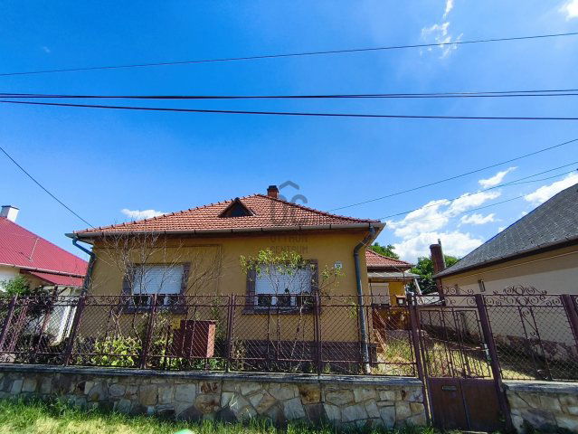 Eladó családi ház, Gyöngyössolymoson 32 M Ft, 2 szobás