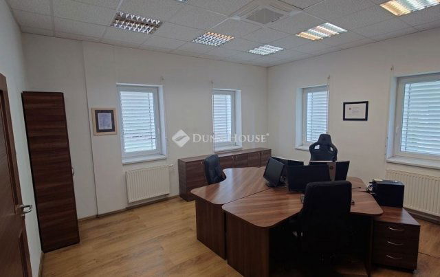 Eladó ipari ingatlan, Veresegyházon 897 M Ft