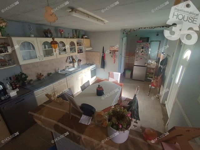 Eladó családi ház, Kiskunfélegyházán 39.9 M Ft, 3 szobás