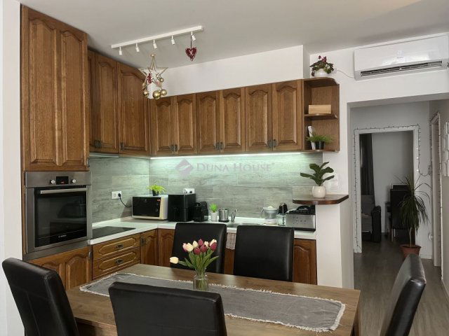 Eladó téglalakás, Százhalombattán 68 M Ft, 3 szobás