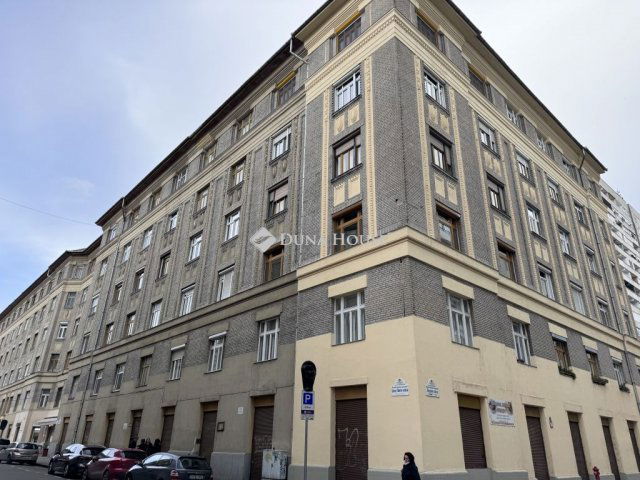 Eladó téglalakás, Budapesten, VIII. kerületben 102 M Ft