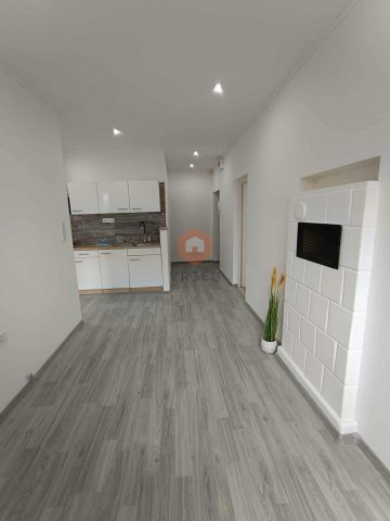 Eladó téglalakás, Komlón 28 M Ft, 2 szobás