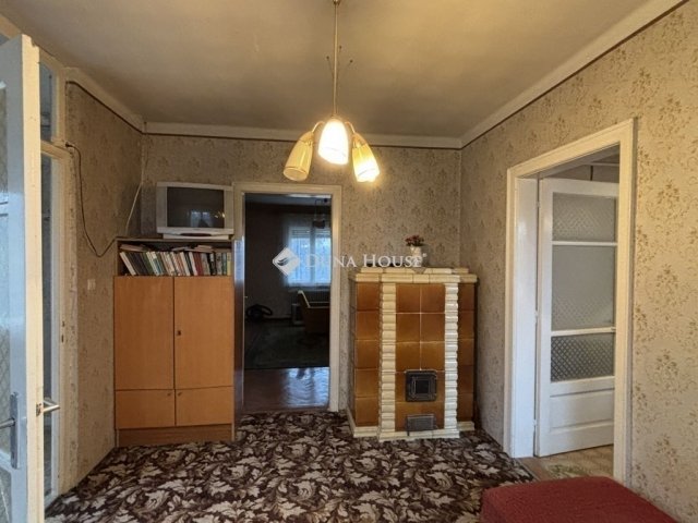Eladó családi ház, Süttőn 49.9 M Ft, 3 szobás