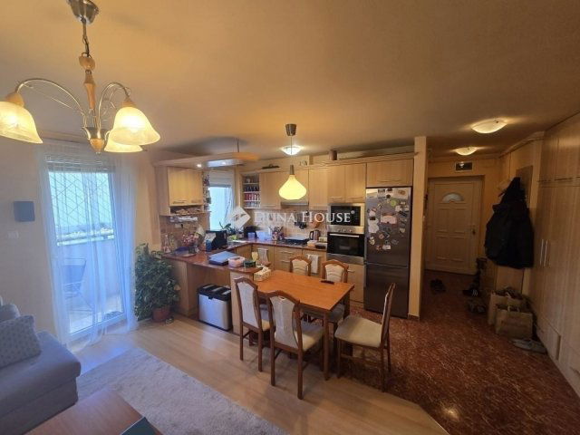 Eladó téglalakás, Szegeden 72.99 M Ft, 3 szobás