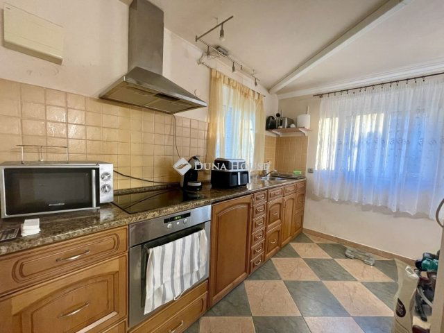 Eladó családi ház, Áporkán 114.9 M Ft, 3 szobás