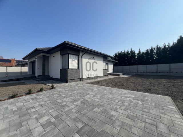 Eladó családi ház, Szigetszentmiklóson 159.9 M Ft, 5 szobás