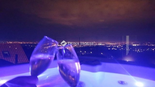 Eladó családi ház, Szentendrén 370 M Ft, 5 szobás