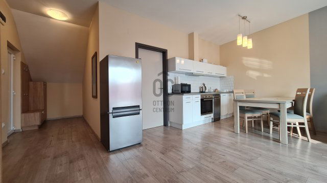 Kiadó téglalakás, albérlet, Pakson 300 E Ft / hó, 1 szobás