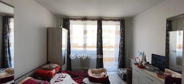 Eladó panellakás, Dunaújvárosban 39.4 M Ft, 2 szobás