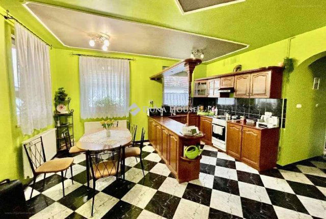 Eladó családi ház, Péren 112.9 M Ft, 4 szobás