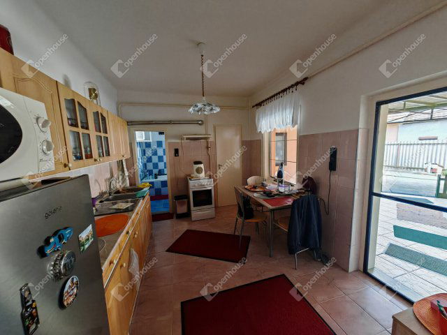 Eladó családi ház, Vecsésen 130 M Ft, 5 szobás