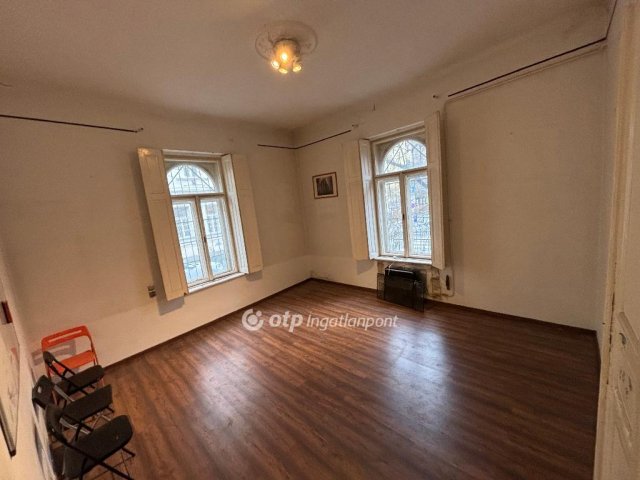 Eladó téglalakás, Budapesten, VI. kerületben 89.9 M Ft, 3 szobás