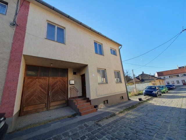 Eladó családi ház, Vácon 119 M Ft, 5+1 szobás